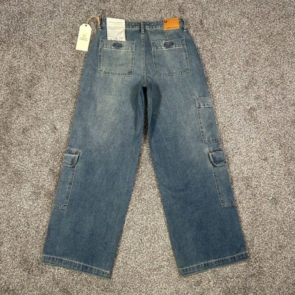 NEW Austin Landing Mid-rise Wide Leg Baggy Jeans Womens 5 Denim Cargo Pockets - Picture 2 of 16